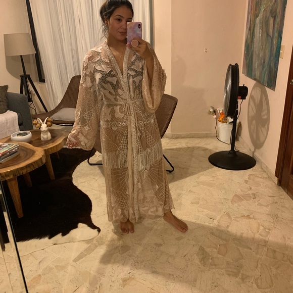 Elegant Beige Embroidered Robe - Picture 4 of 4